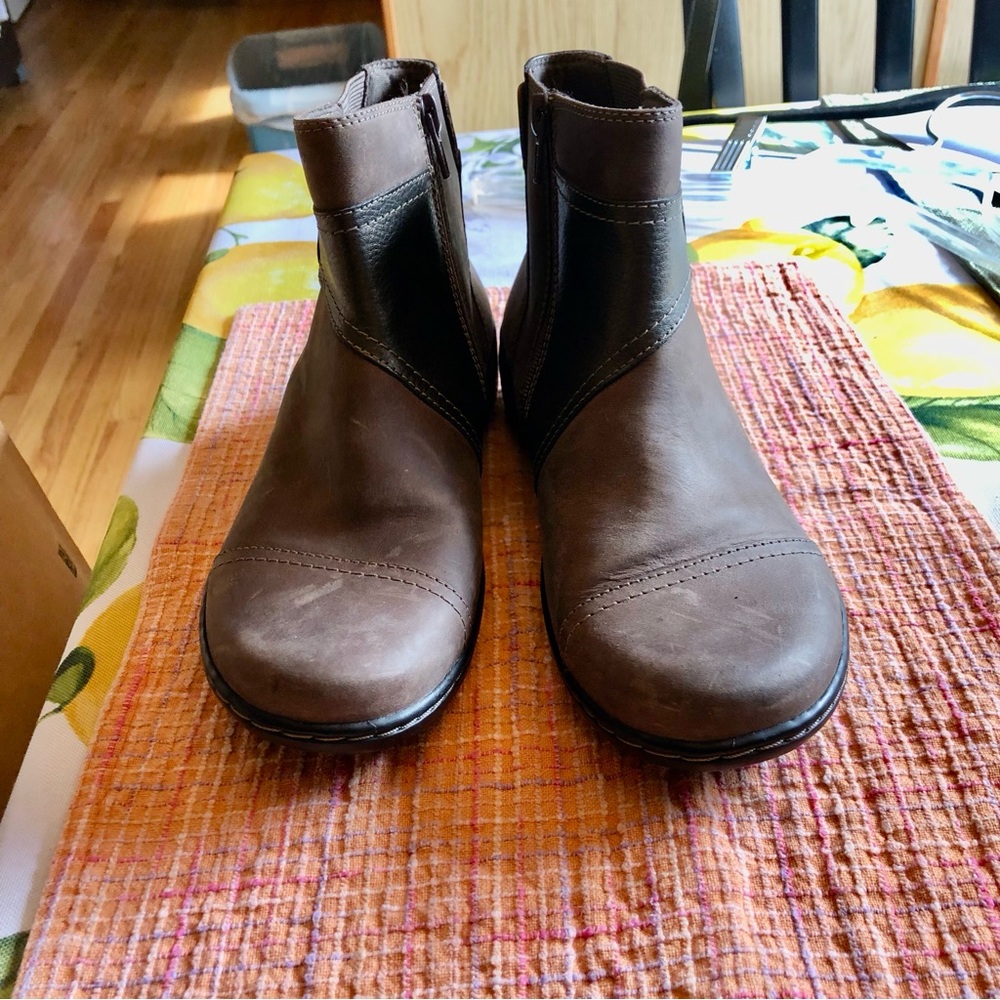 Clarks Brown Leather Ankle Booties with Side Zip - Picture 5 of 9